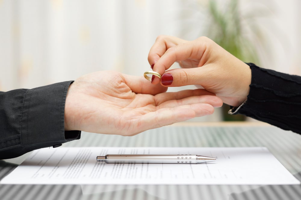 divorce lawyer